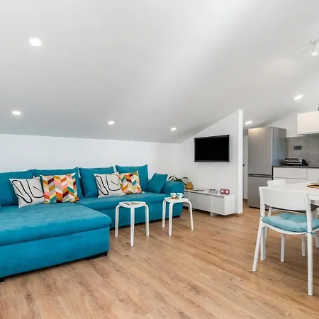 Abi Attic Apartment *