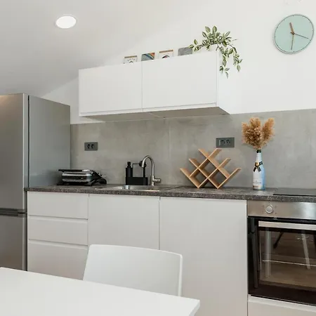 Abi Attic Apartment Sibenik