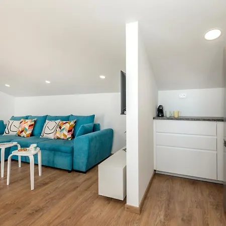 Abi Attic Apartment Sibenik