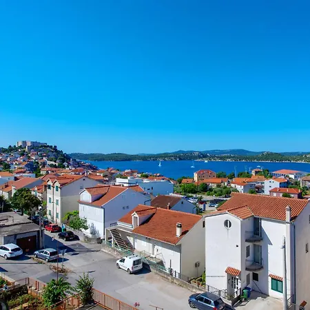 Abi Attic Apartman *