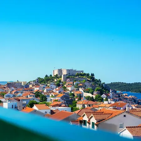 Abi Attic Apartment *